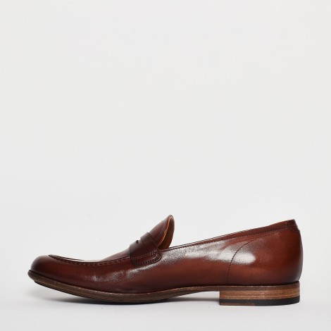 <p>Mocassino in pelle marrone</p>