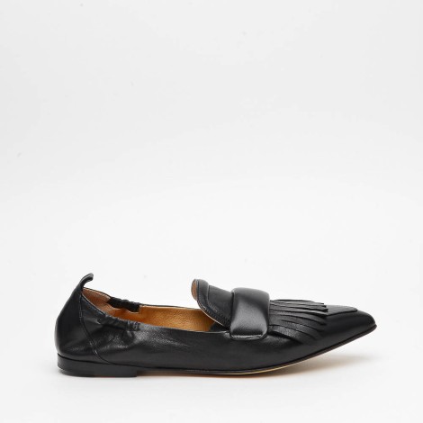 Ballerina in pelle nera