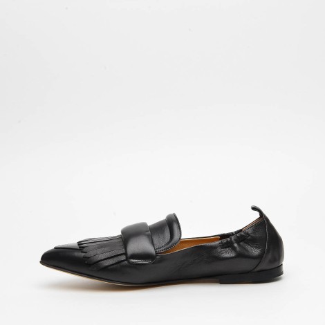 Ballerina in pelle nera