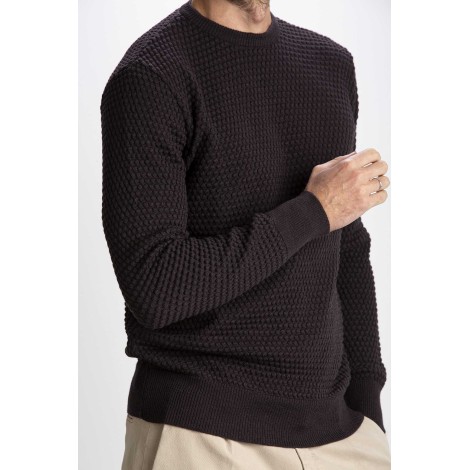 ROUND NECK KNIT BALL