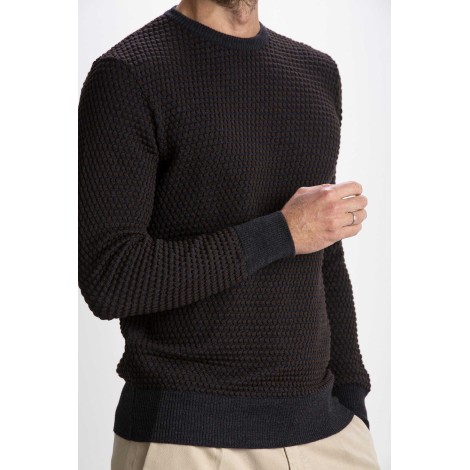 ROUND NECK KNIT BALL