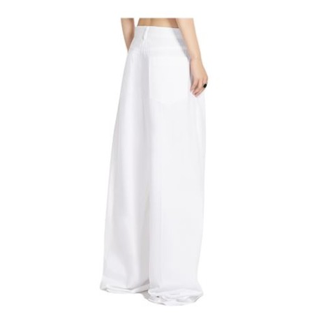 Pantalone GEBE, di Sportmax, da donna, colore bianco. Modello dal volume oversize, realizzato in tela di cotone lavata per una mano consistente e fluida. La costruzione è a vita basa, con passanti in vita, tasche oblique sui fianchi e applicate 