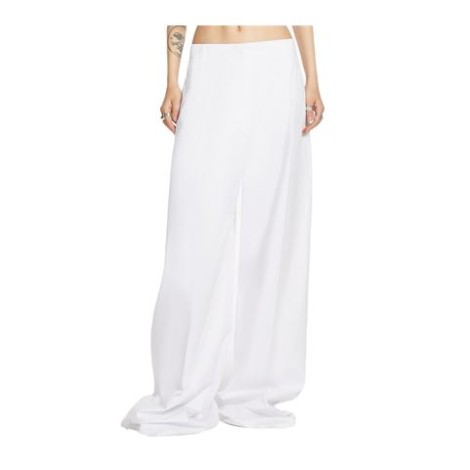 Pantalone GEBE, di Sportmax, da donna, colore bianco. Modello dal volume oversize, realizzato in tela di cotone lavata per una mano consistente e fluida. La costruzione è a vita basa, con passanti in vita, tasche oblique sui fianchi e applicate 