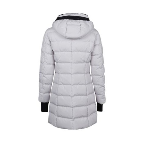 Cappotto slim di HERNO LAMINAR, idrorepellente, interamente antivento ed estremamente traspirante grazie al GORE-TEX INFINIUM™ WINDSTOPPER®,  per ogni  con polsini estesi che presentano un foro per il pollice per non far passare il vento.Vestibi