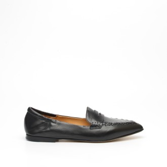 Ballerina in pelle nera