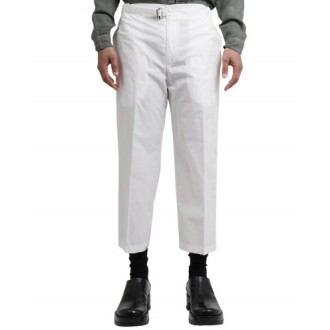 CostumeIn white Jeant trousers