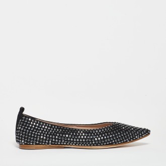 <p>Ballerina in pelle nera</p>