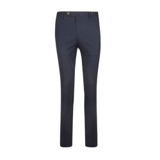 Pantalone TRAVELLER, di Pt Torino, da uomo, colore blu. Modello realizzato in misto lana. Caratterizzato da due tasche oblique e due tasche a filo posteriori, passanti in vita per cintura e chiusura con bottone e zip. Vestibilità superslim 